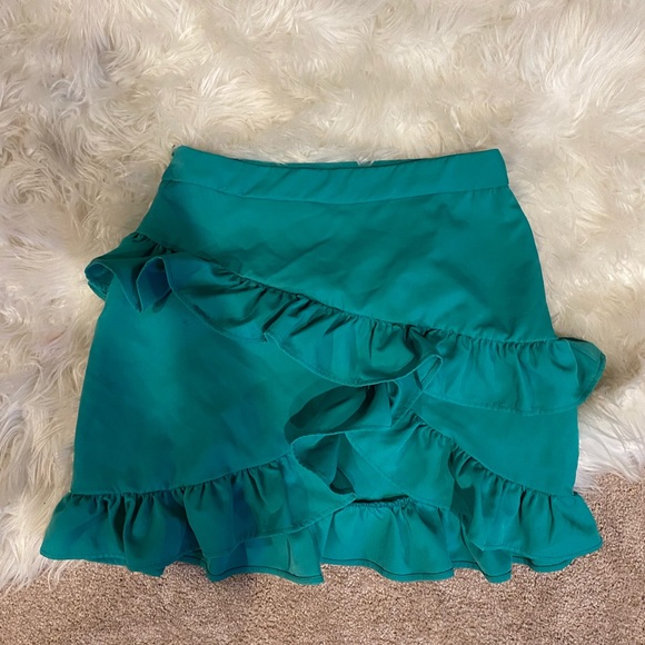 Green ruffle skirt - Picture 3 of 3
